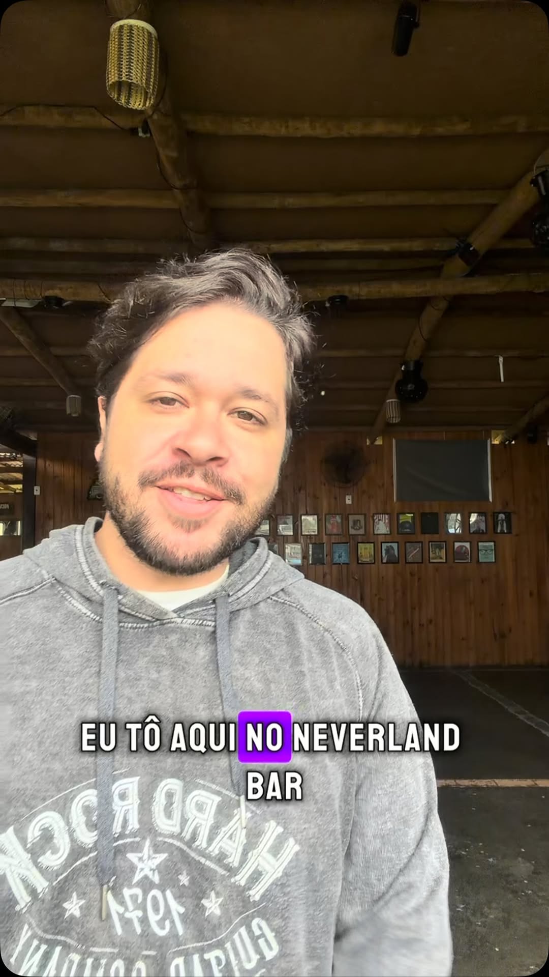 Aniversário do Anfitrião no Neverland Bar