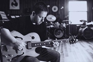 DENIS DELPHIN - Aulas de Guitarra, Violão e Baixo.
