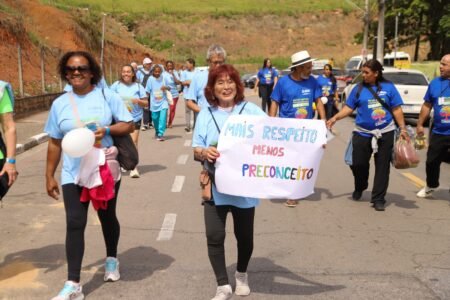 Quase 500 pessoas participam da Caminhada da Pessoa Idosa