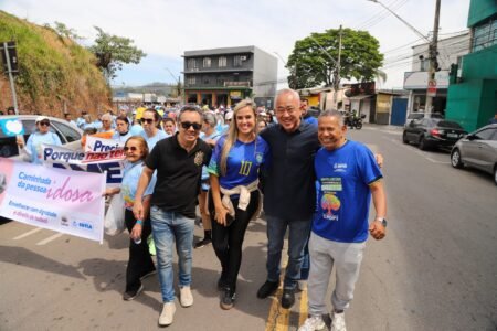 Quase 500 pessoas participam da Caminhada da Pessoa Idosa