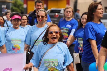 Quase 500 pessoas participam da Caminhada da Pessoa Idosa