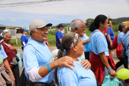 Quase 500 pessoas participam da Caminhada da Pessoa Idosa