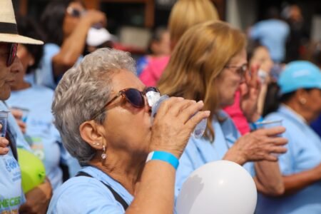 Quase 500 pessoas participam da Caminhada da Pessoa Idosa