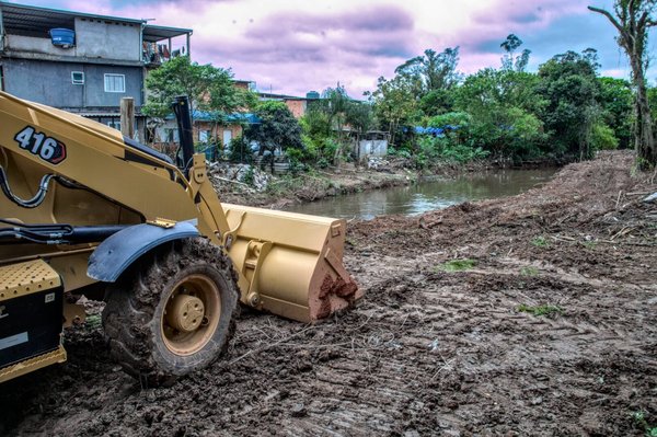 Prefeitura de Cotia mantém frentes de manutenção e zeladoria em diferentes pontos da cidade