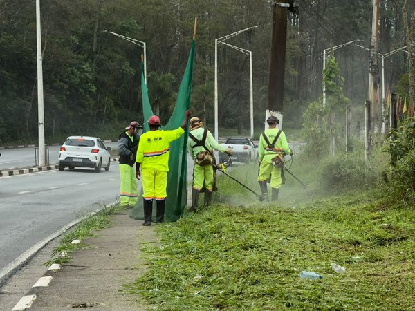 Prefeitura de Cotia mantém frentes de manutenção e zeladoria em diferentes pontos da cidade