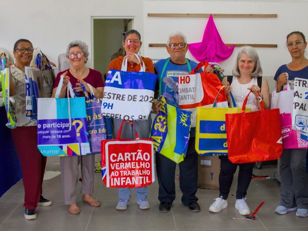 Sustentabilidade e empreendedorismo: oficina de costura transforma lonas publicitárias em sacolas